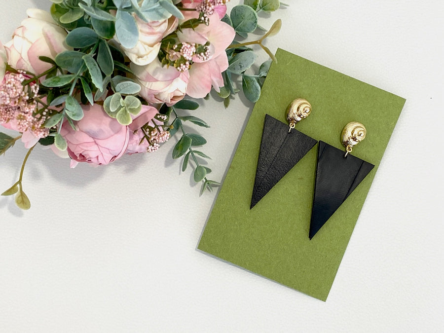 golden black snail shell and upcycled bicycle inner t8ube statement earrings, triangle earrings, sustainable and eco-friendly jewellery by Laura Zabo