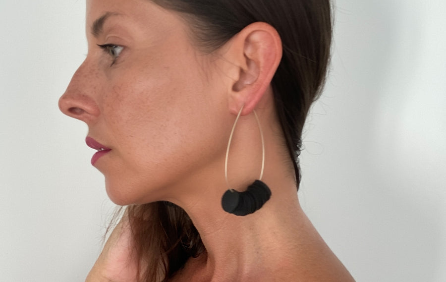 golden black upcycled bicycle inner tube hoop earrings by Laura Zabo, sustainable and eco-friendly jewellery by Laura Zabo