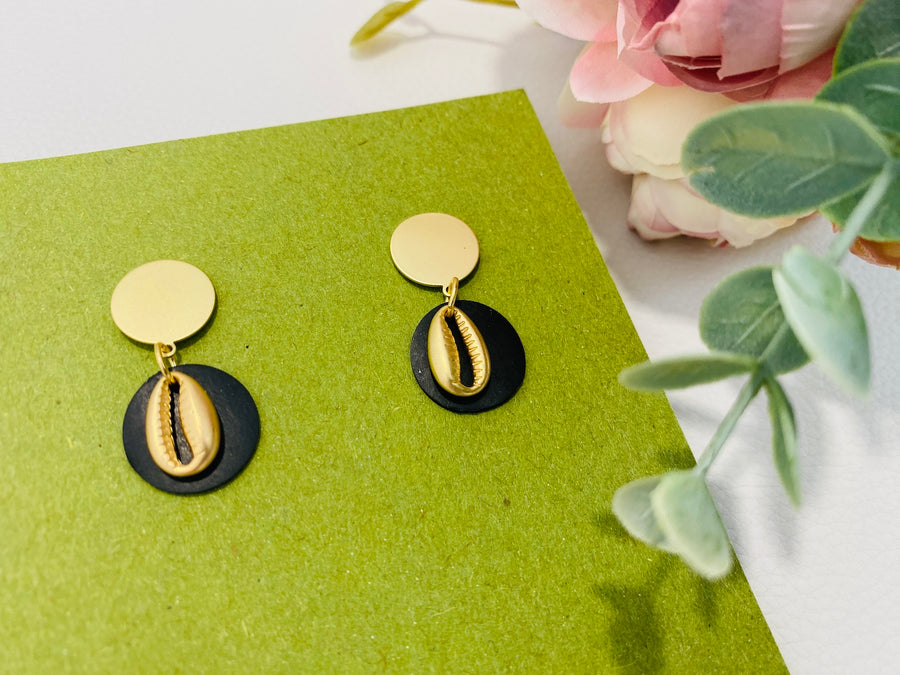 golden black upcycled bicycle inner tube earrings with shell design, ocean beach maritime themed, sustainable jewellery by Laura Zabo