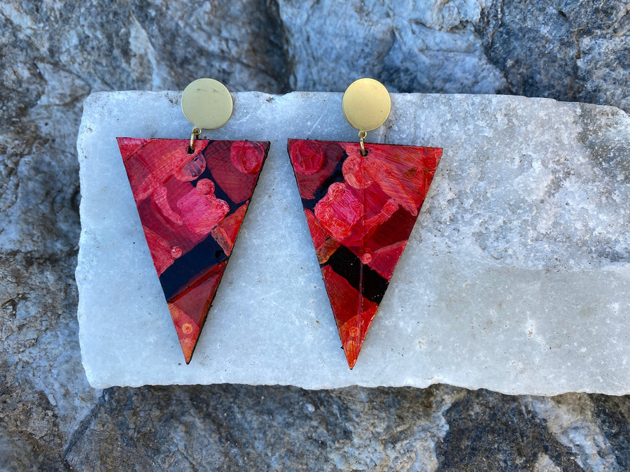 large red black triangle shaped earrings on rocks made from upcycled bicycle inner tubes from Laura Zabo.