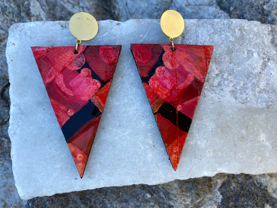 large red black triangle shaped earrings on rocks made from upcycled bicycle inner tubes from Laura Zabo.