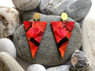 large red black triangle shaped earrings on rocks made from upcycled bicycle inner tubes from Laura Zabo.