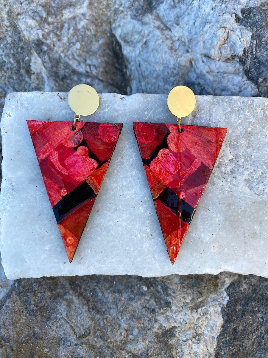 large red black triangle shaped earrings on rocks made from upcycled bicycle inner tubes from Laura Zabo.