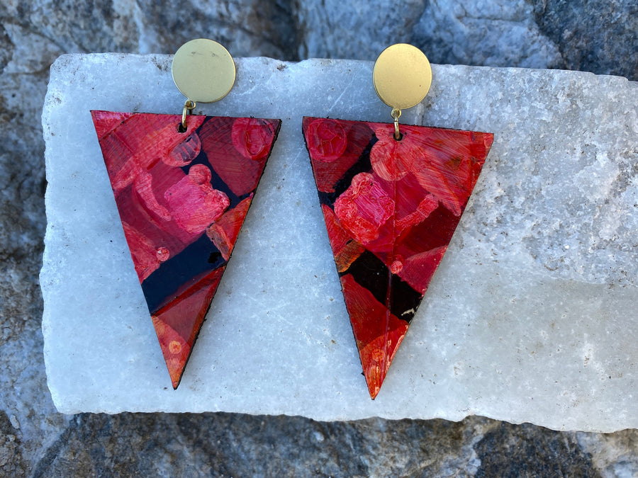 large red black triangle shaped earrings on rocks made from upcycled bicycle inner tubes from Laura Zabo.