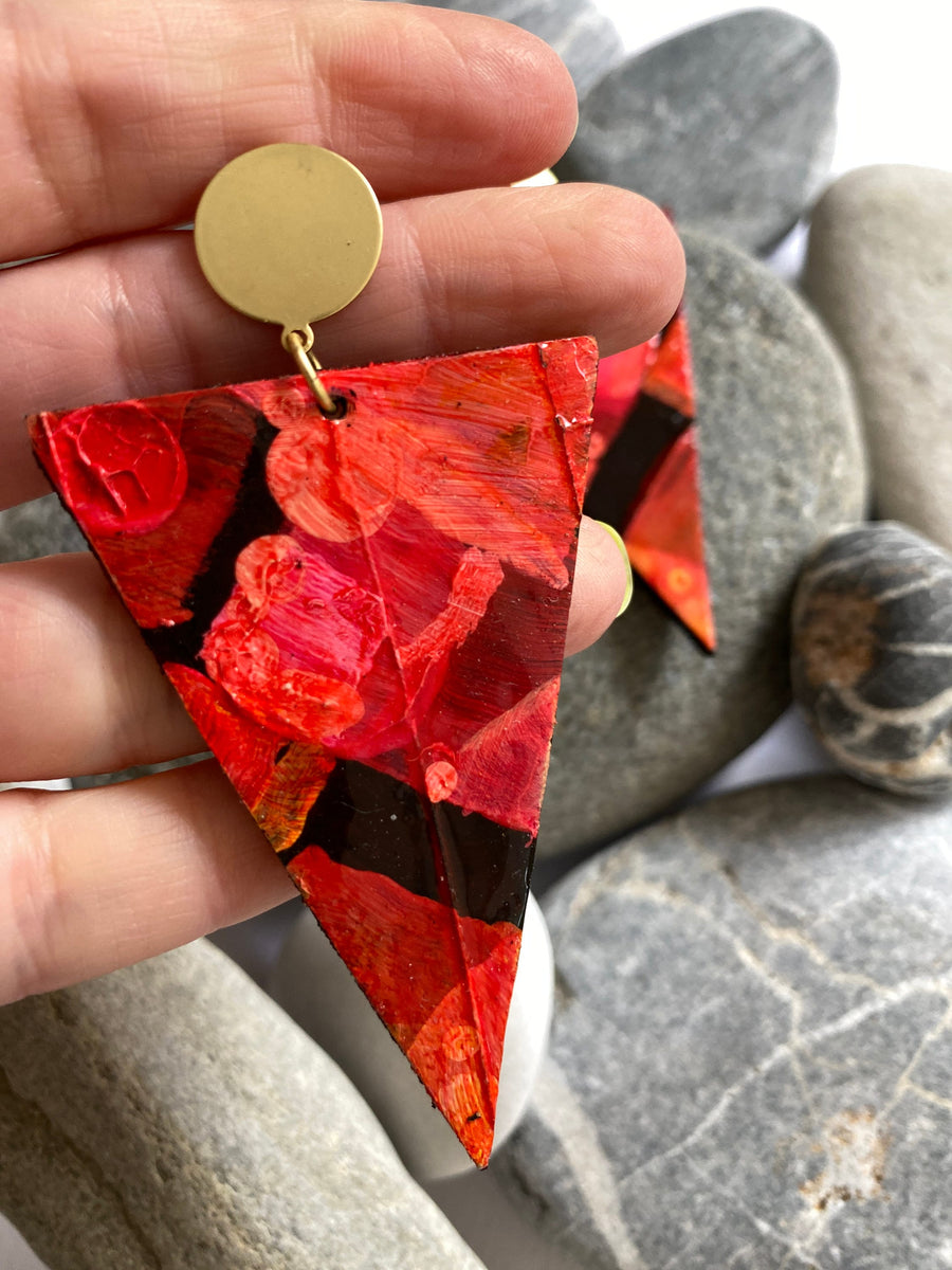 large red black triangle shaped earrings on rocks made from upcycled bicycle inner tubes from Laura Zabo.