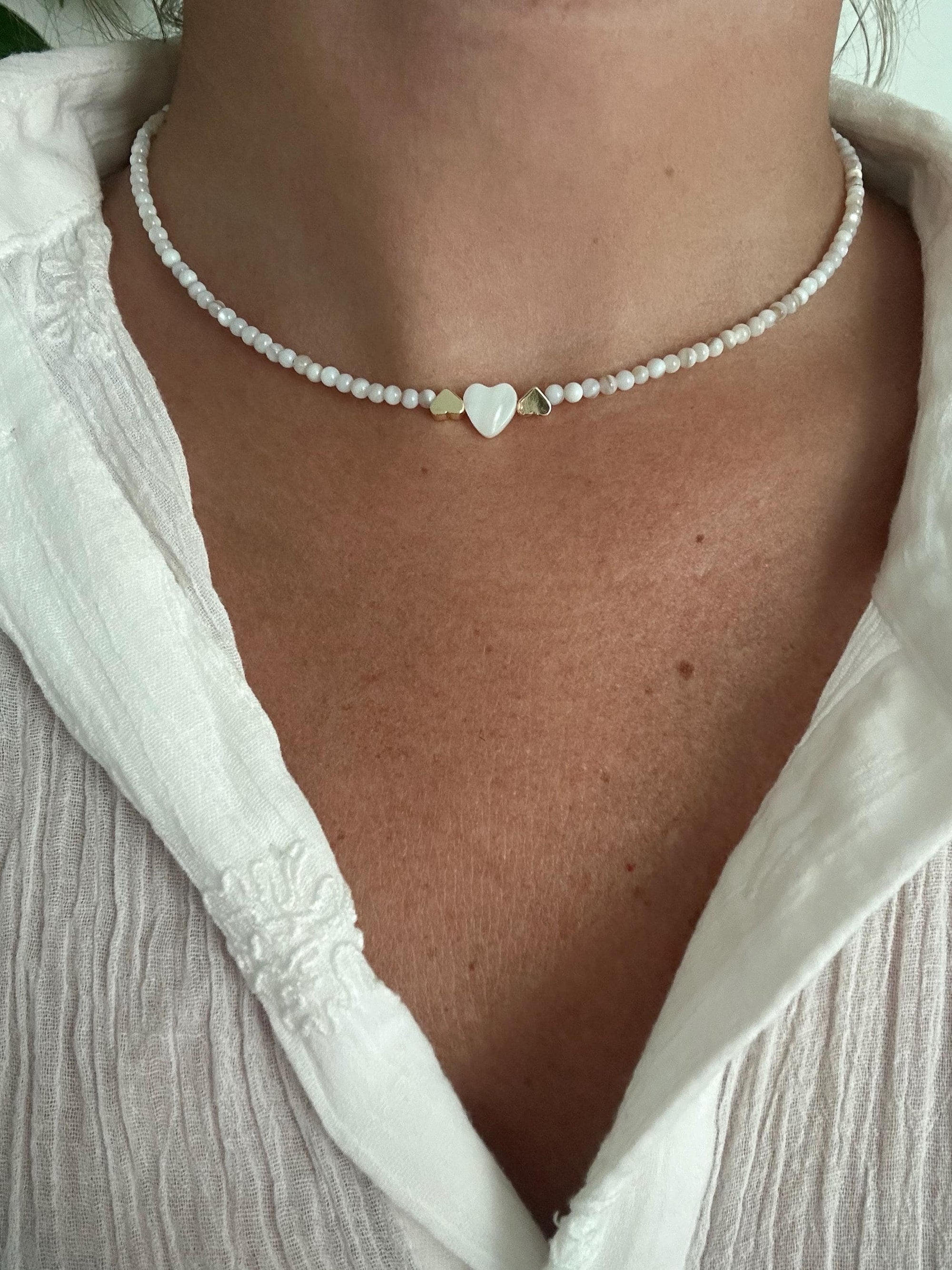 Shell Beads Necklace Dainty Elegant Minimalistic Bridesmaids Golden Hearts, Mother of Pearls Heart