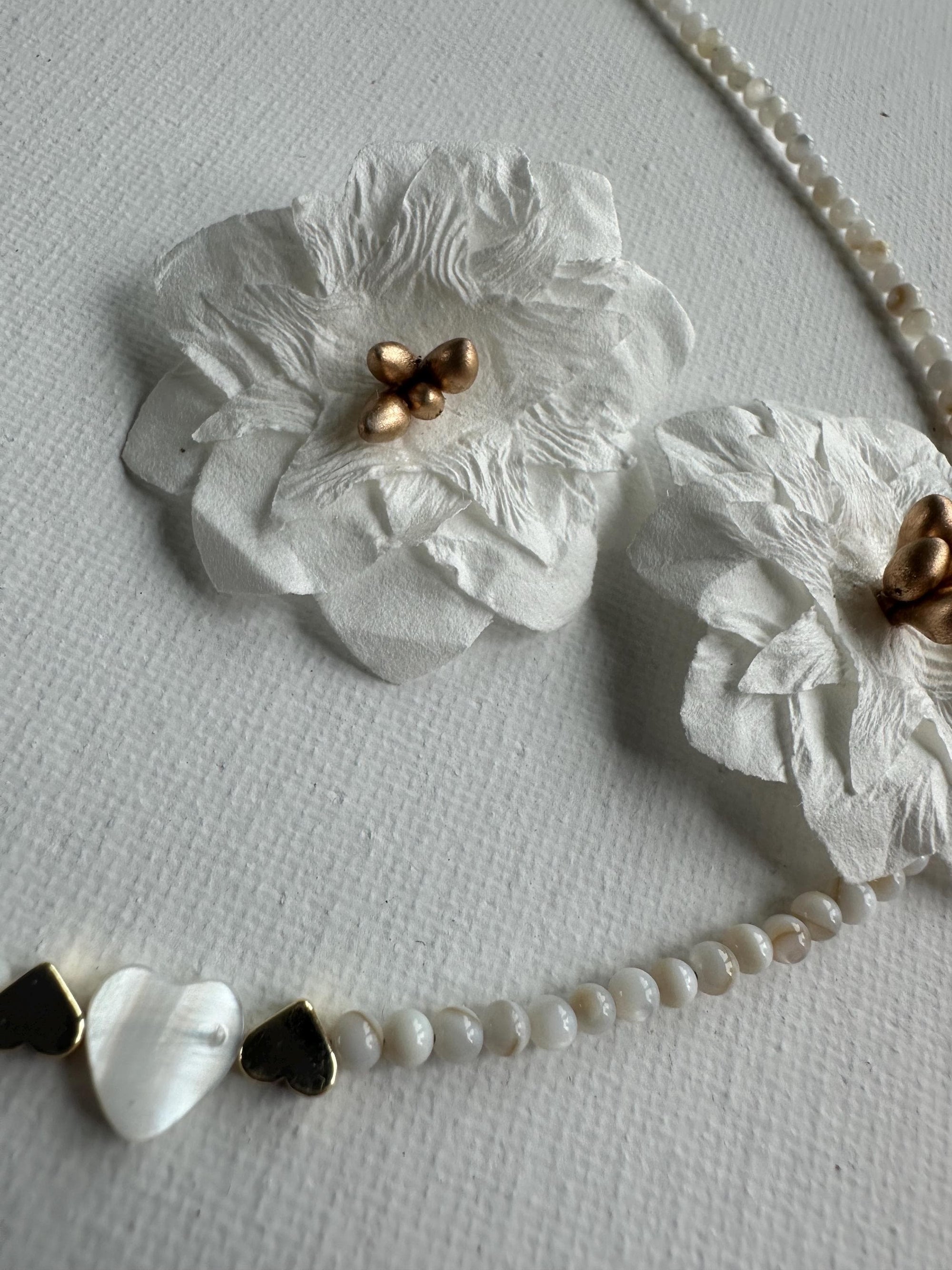 Shell Beads Necklace Dainty Elegant Minimalistic Bridesmaids Golden Hearts, Mother of Pearls Heart
