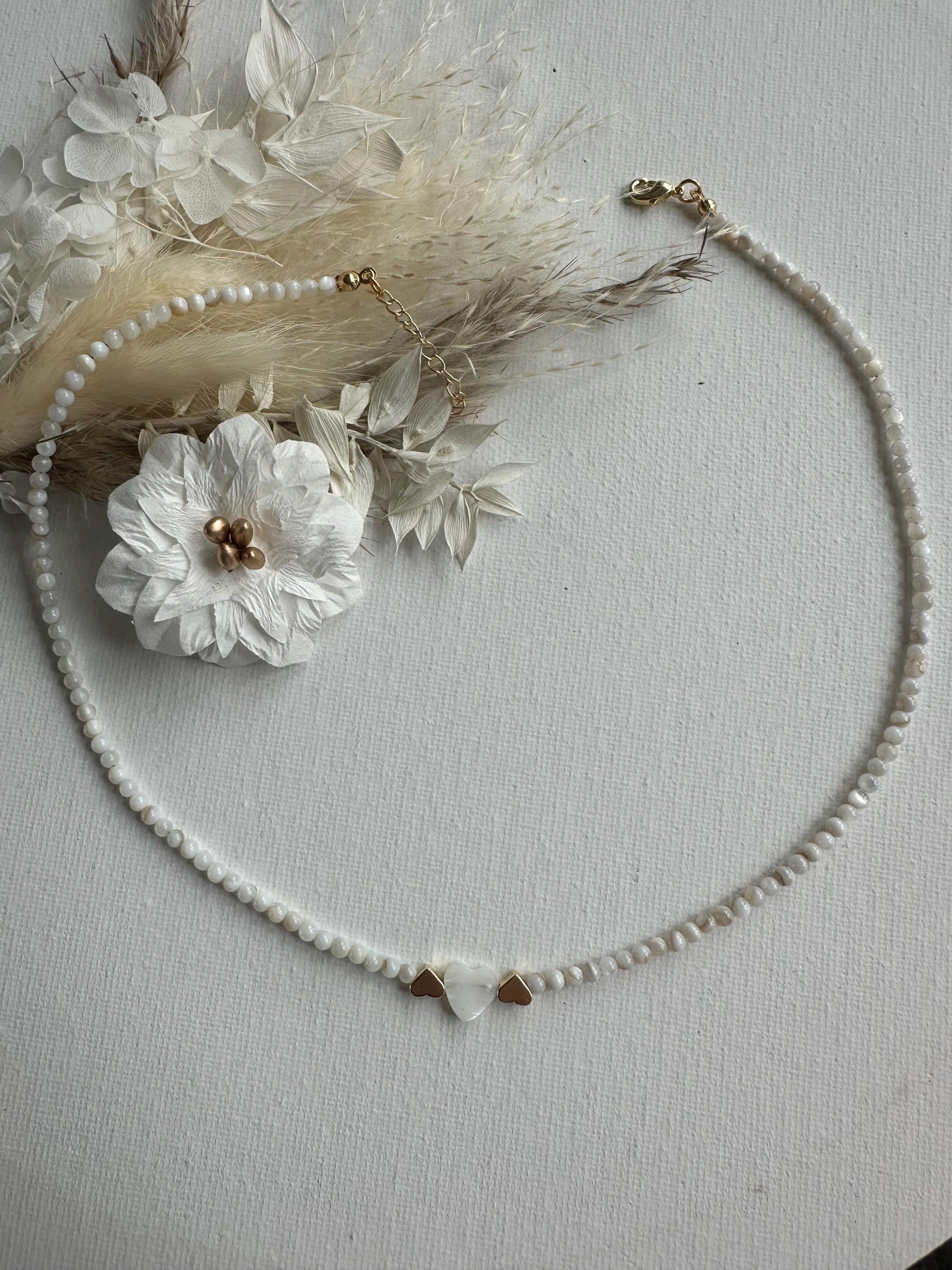 Shell Beads Necklace Dainty Elegant Minimalistic Bridesmaids Golden Hearts, Mother of Pearls Heart