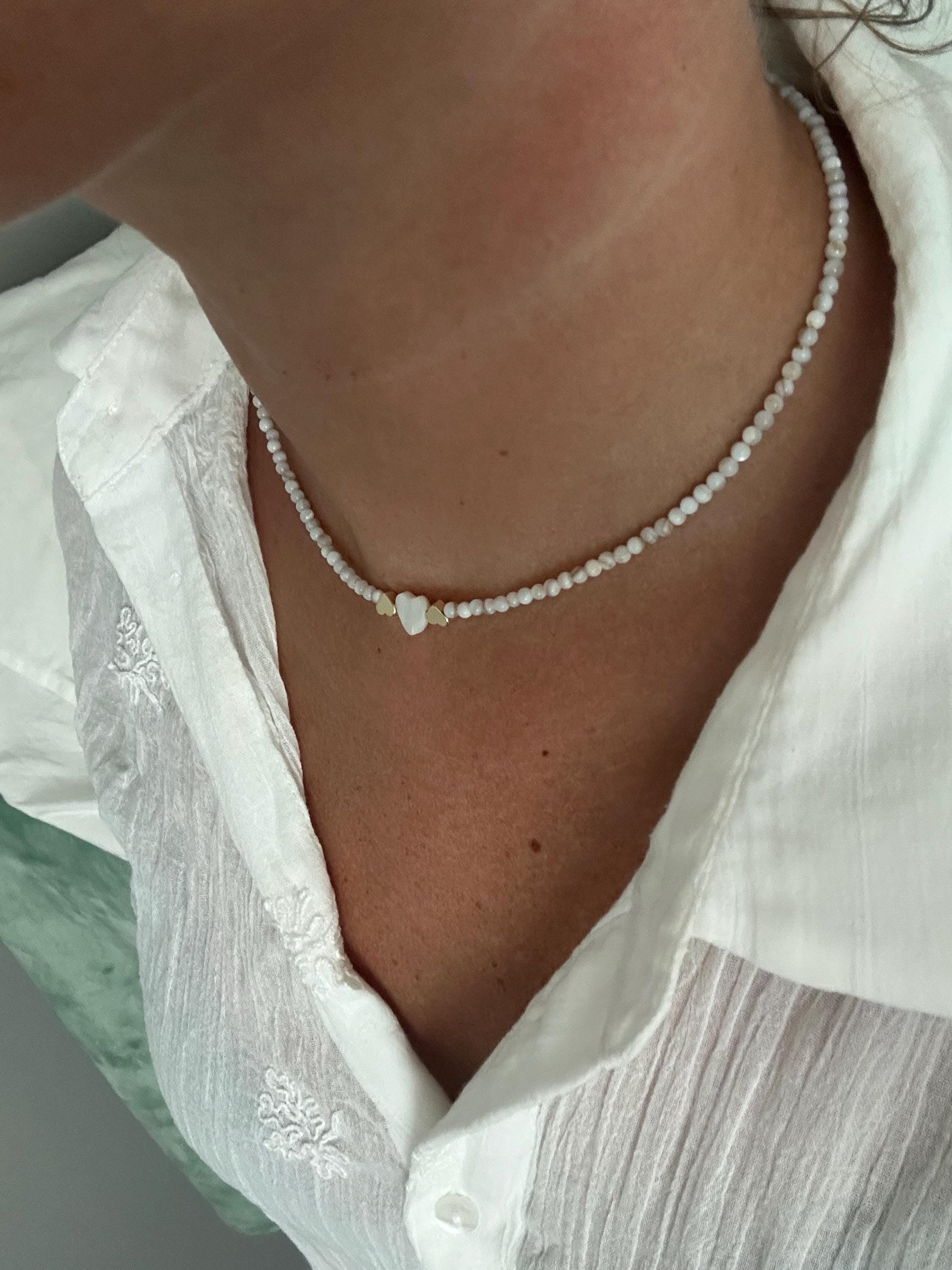 Shell Beads Necklace Dainty Elegant Minimalistic Bridesmaids Golden Hearts, Mother of Pearls Heart