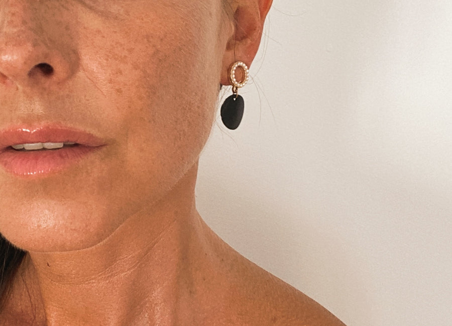 Upcycled bicycle inner tube renaissance earrings, golden black sustainable and eco-freidnly jewellery by Laura Zabo